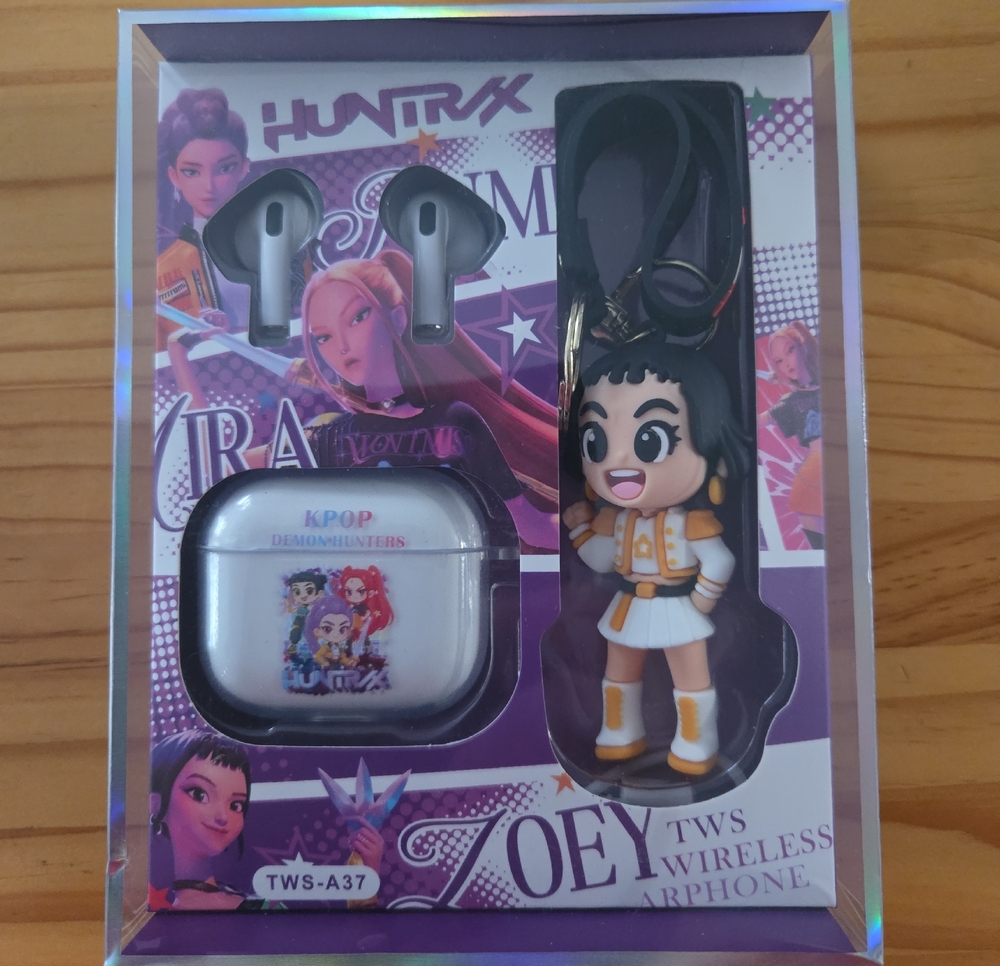 Kpop Inspired Wireless TWS Earbuds with Character Keychain